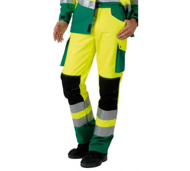 BROEK MET VERSTERKINGEN OP DE  