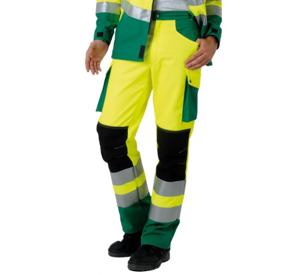 BROEK MET VERSTERKINGEN OP DE  